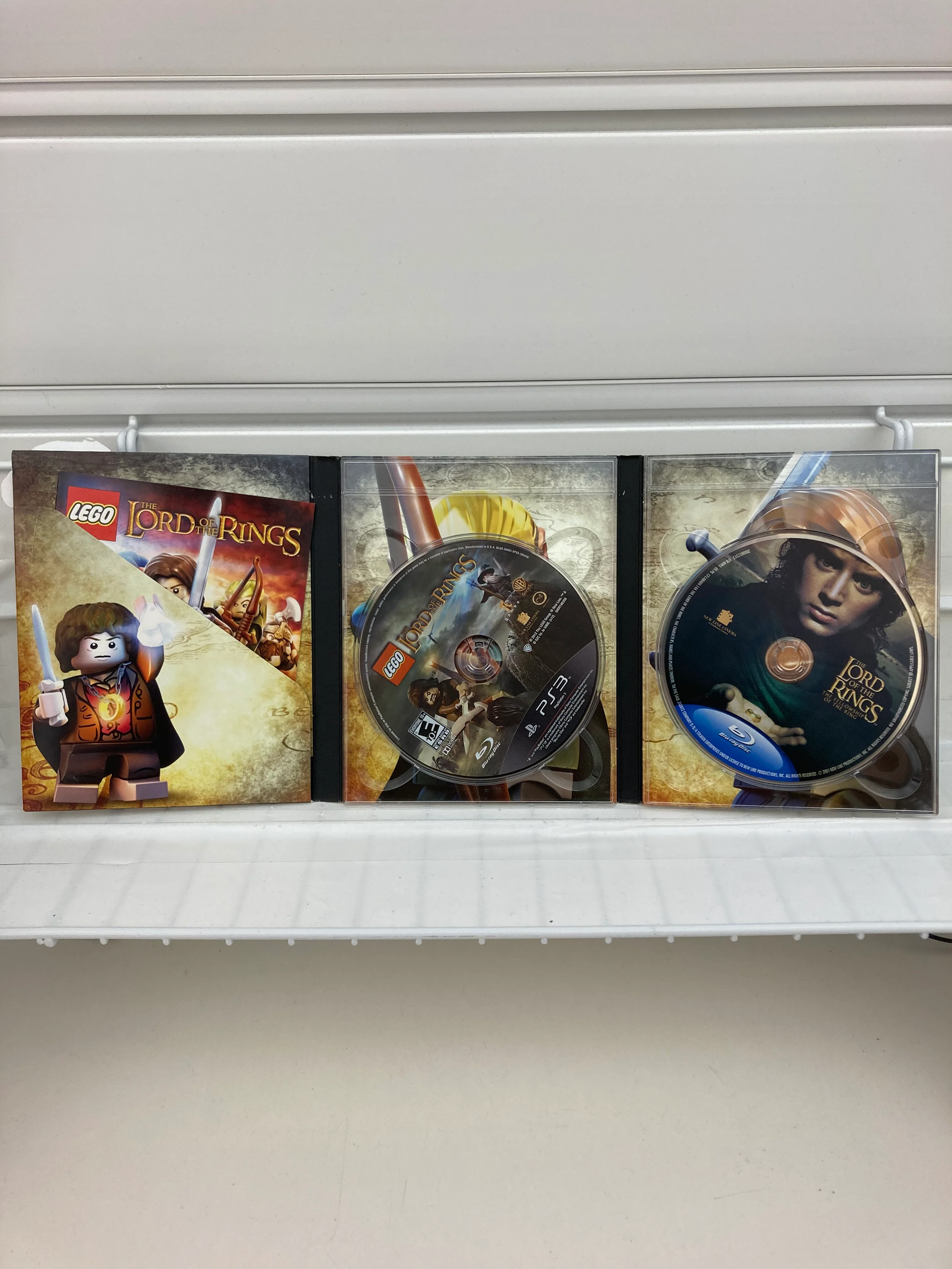 LEGO Lord of The Rings [Blu-Ray Bundle] - Playstation 3 - Image 2